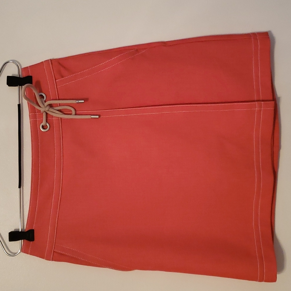 Ann Taylor coral skirt size 6.  Excellent condition
